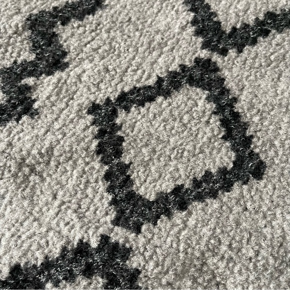 Wilfred - Diamond Mosaic Blanket Scarf - Picture 3 of 12